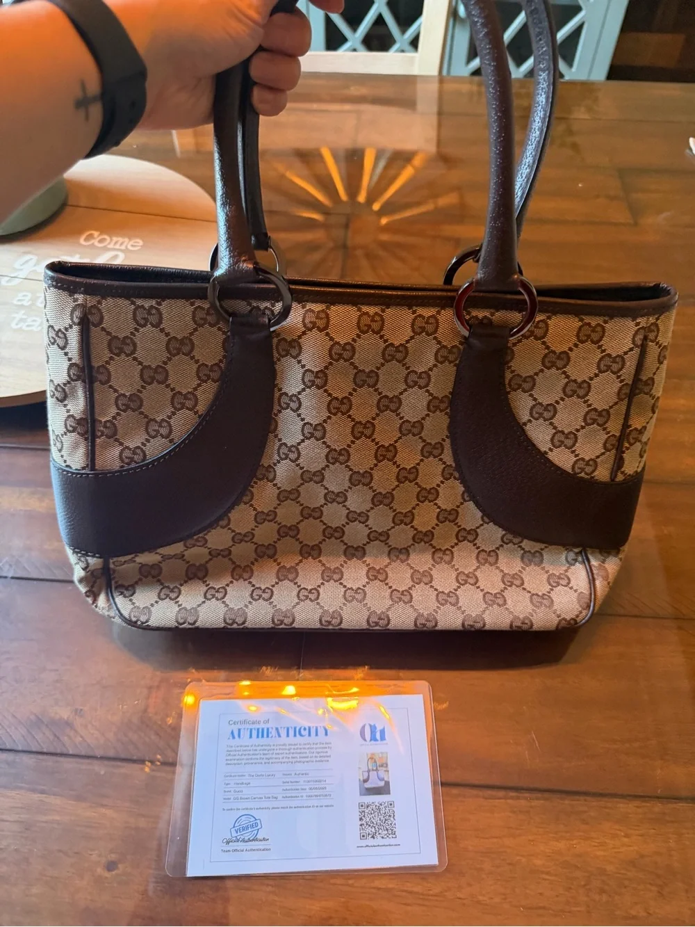 Gucci tote signature